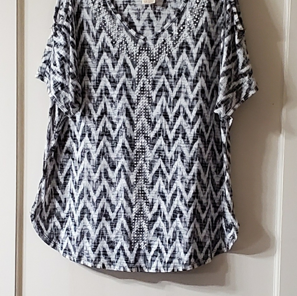Cold Shoulder Top - Picture 2 of 9